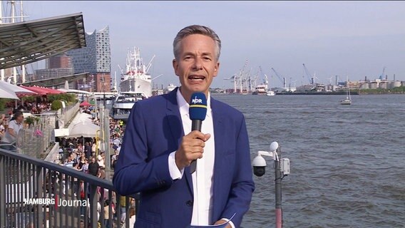 Thomas Görlitzer moderiert das Hamburg Journal vom Hafengeburtstag. © Screenshot 